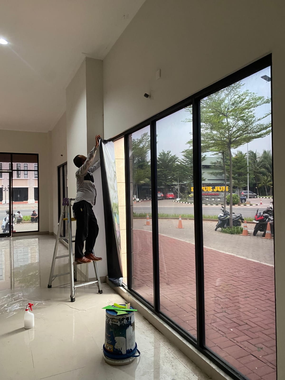 Professional Glass Tinting Installation